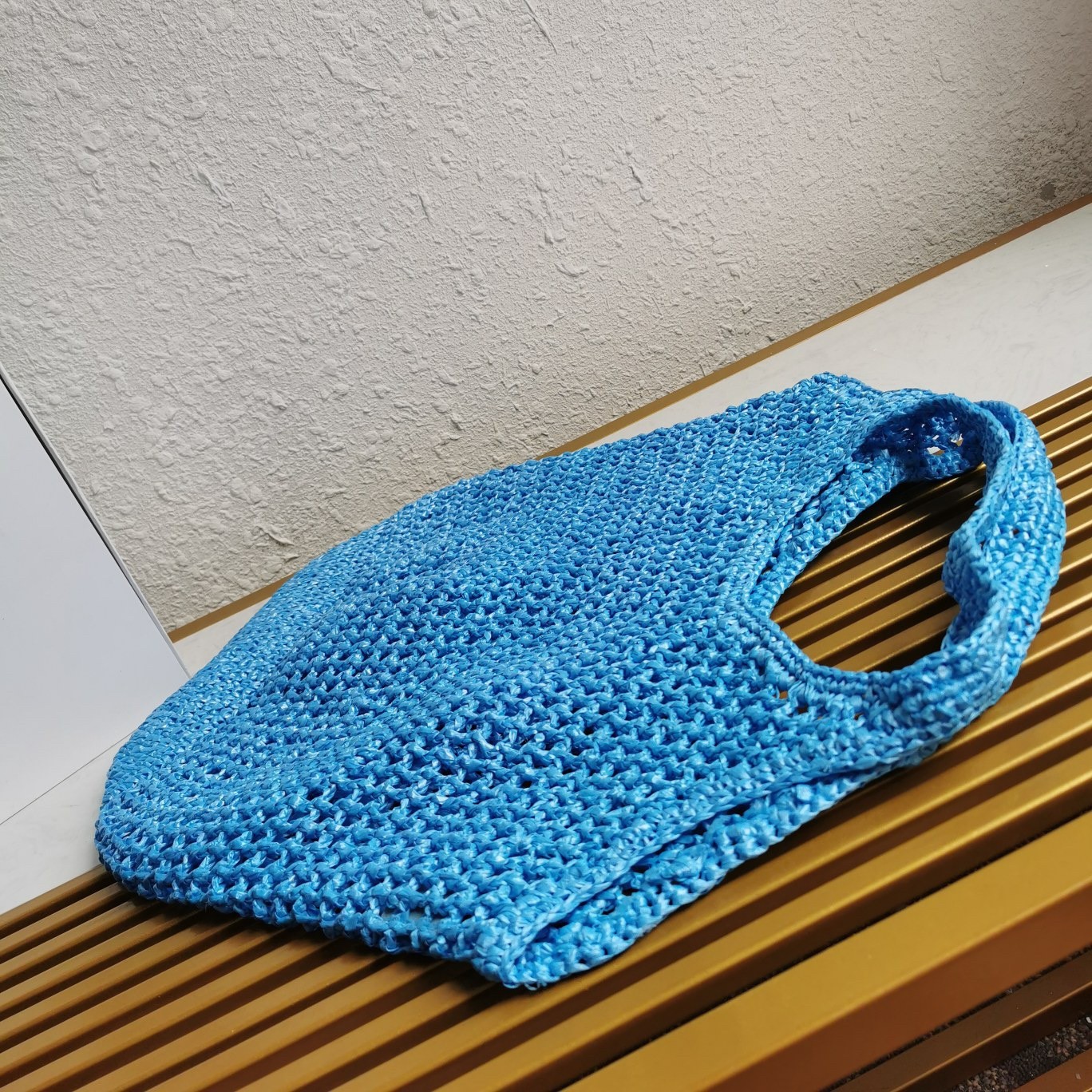 Pra*a large tote bag in blue woven raffia