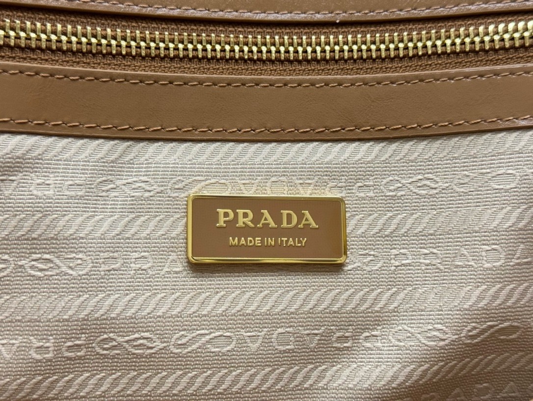 Pra*a large tote bag in brown lambskin