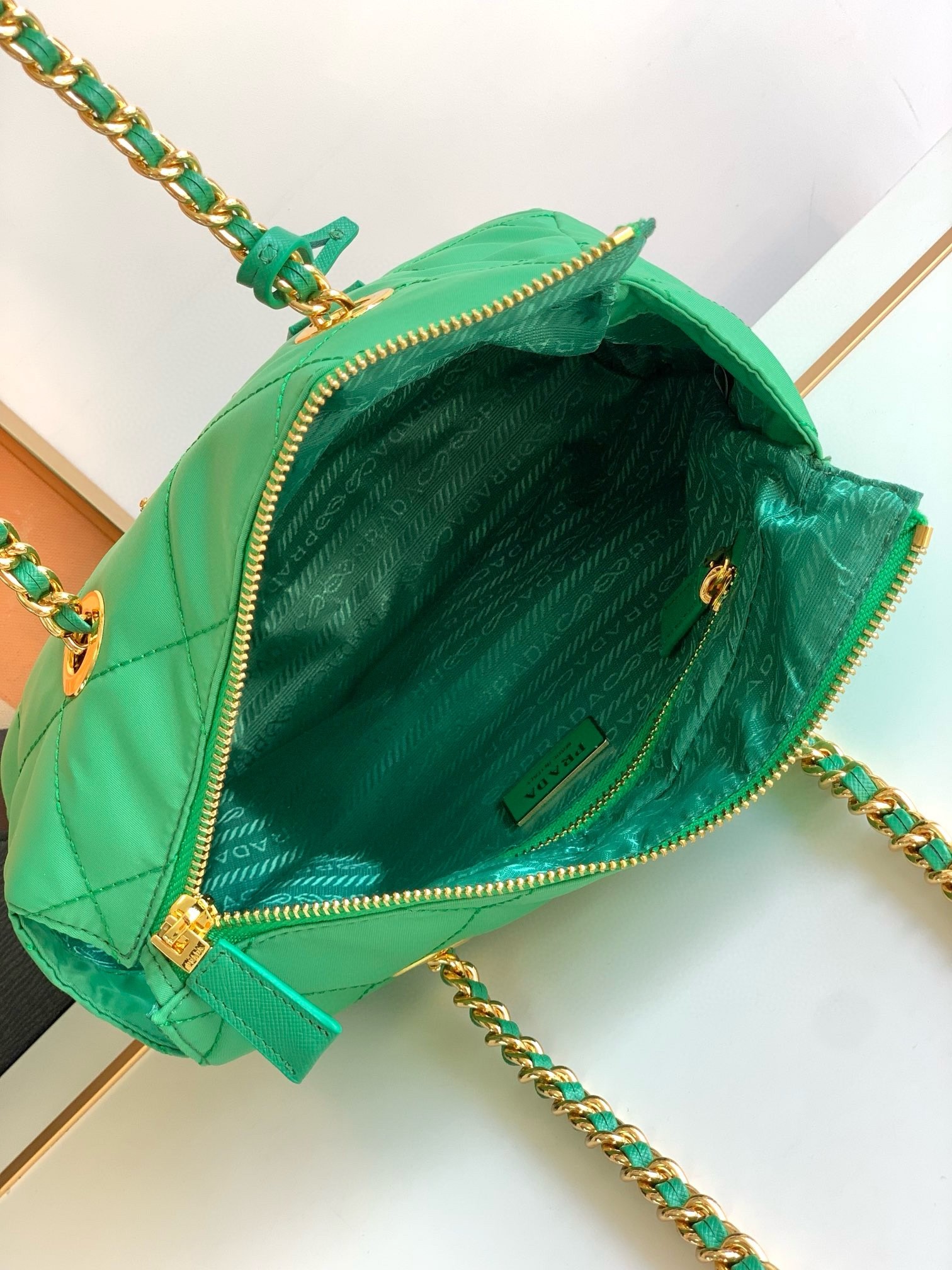 Pra*a re-edition 1995 tote bag in green re-nylon
