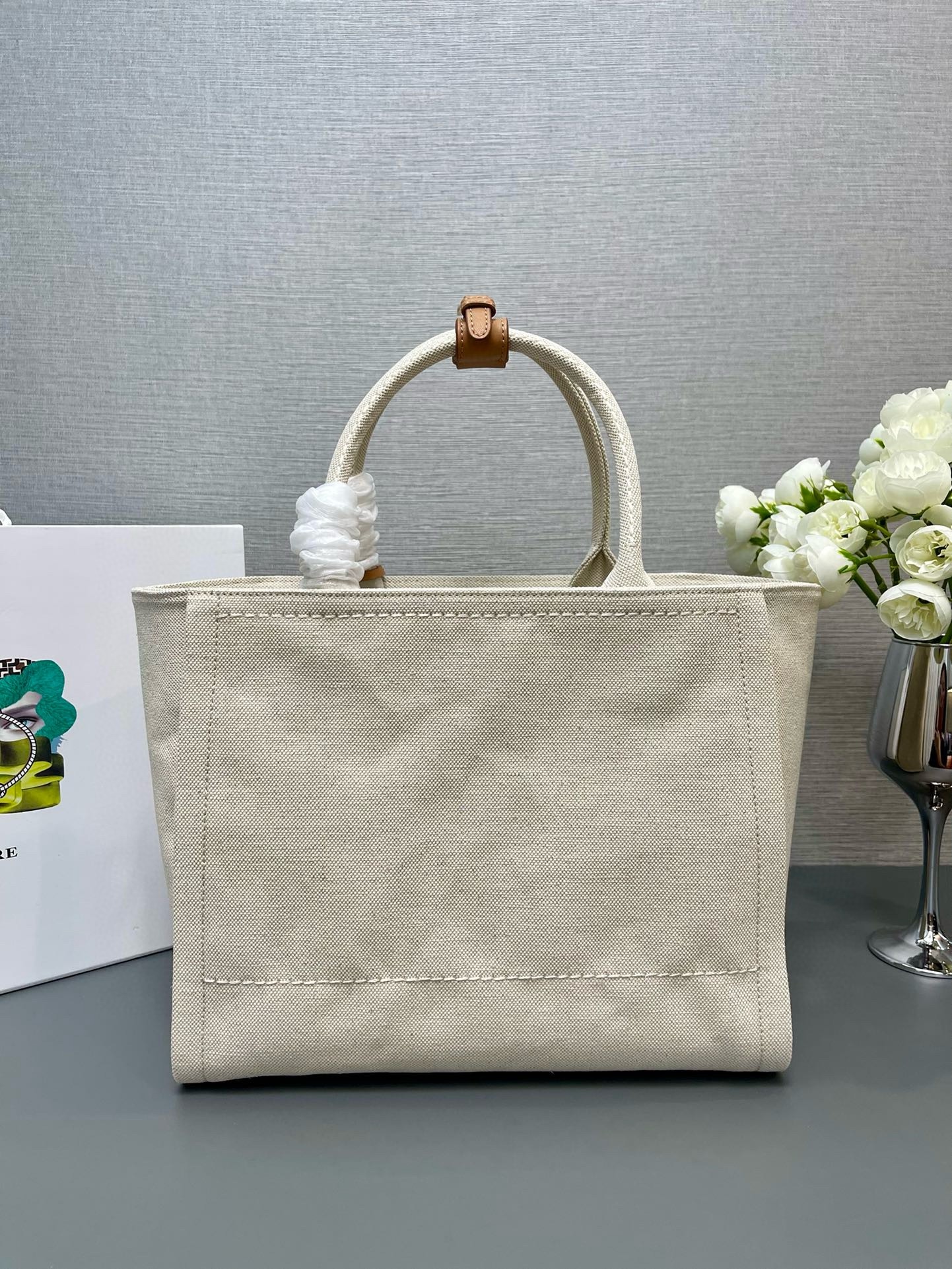 Pra*a medium blend tote bag in linen