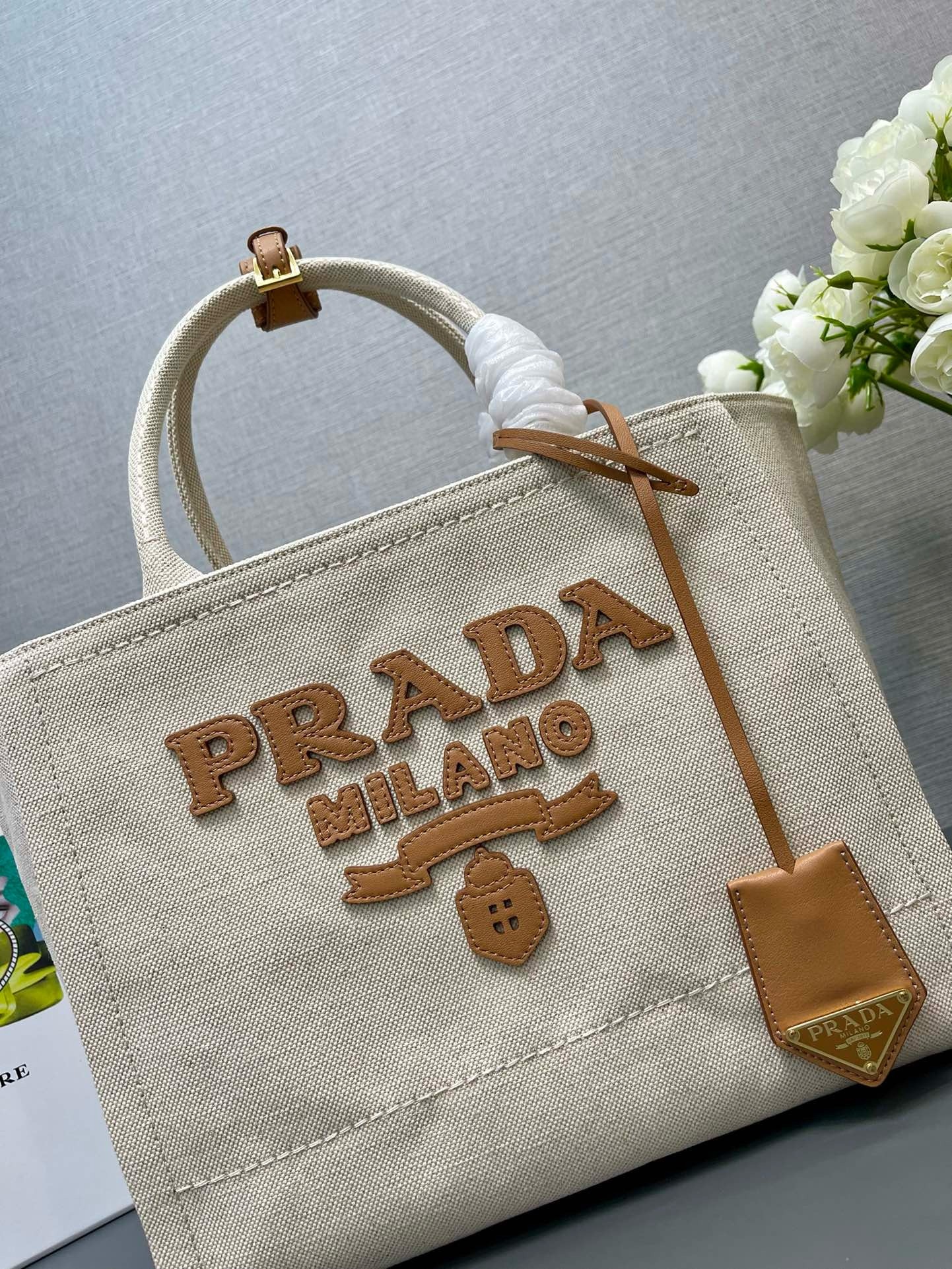 Pra*a medium blend tote bag in linen