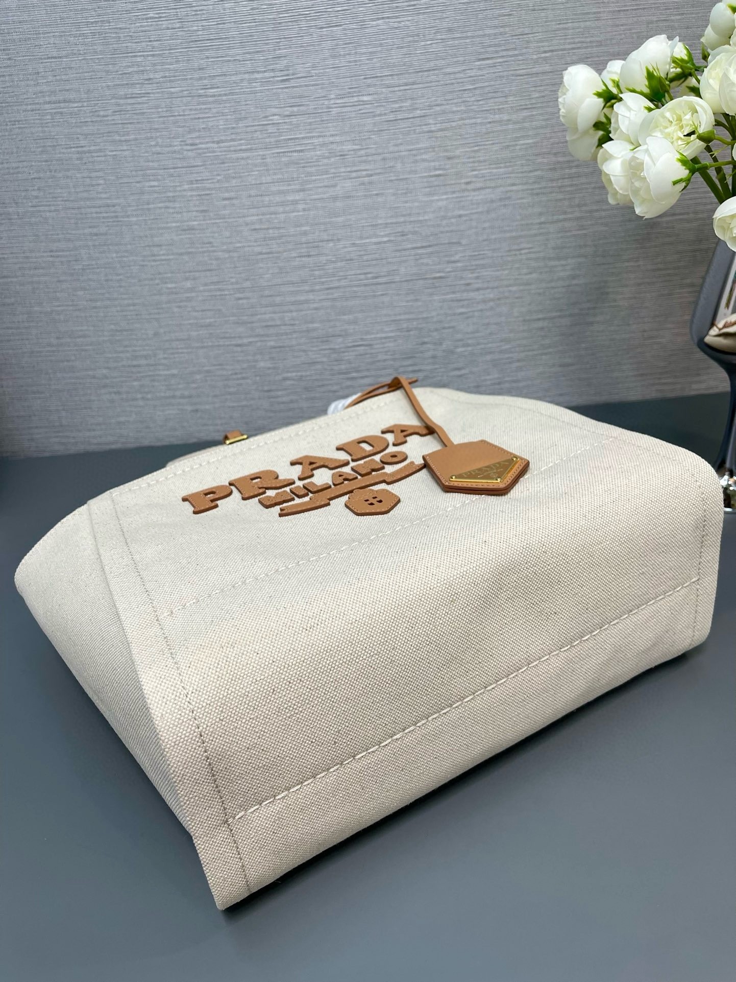 Pra*a medium blend tote bag in linen