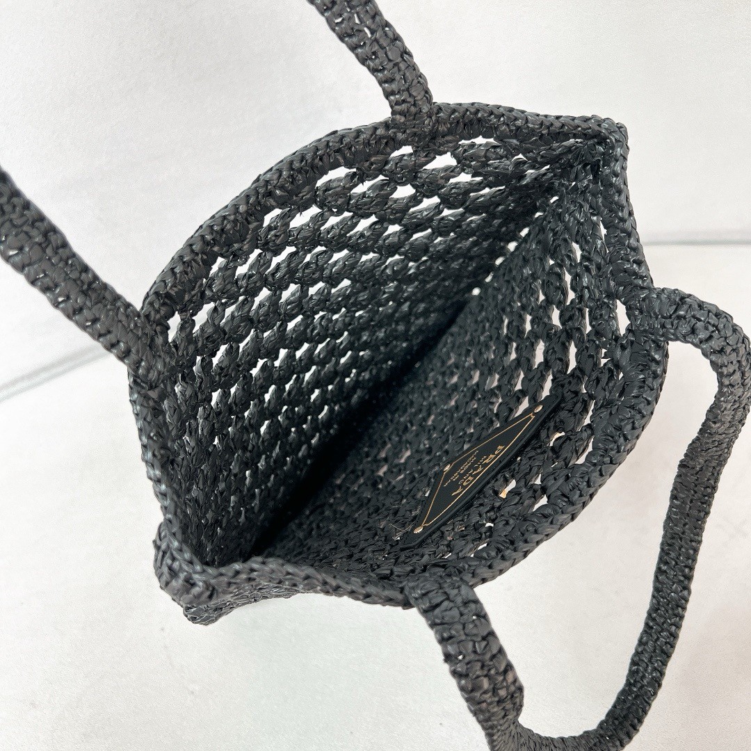 Pra*a crochet tote bag in black raffia-effect yarn
