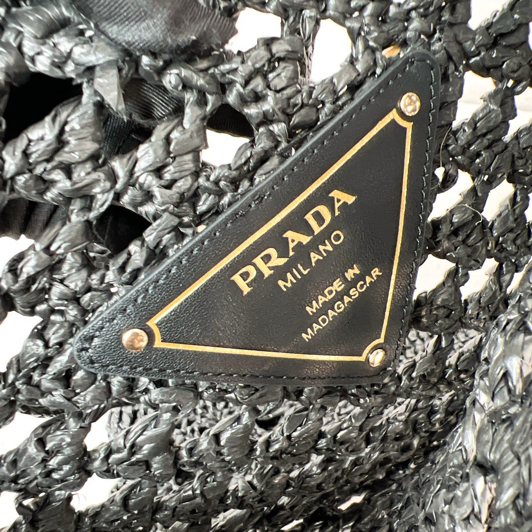 Pra*a crochet tote bag in black raffia-effect yarn