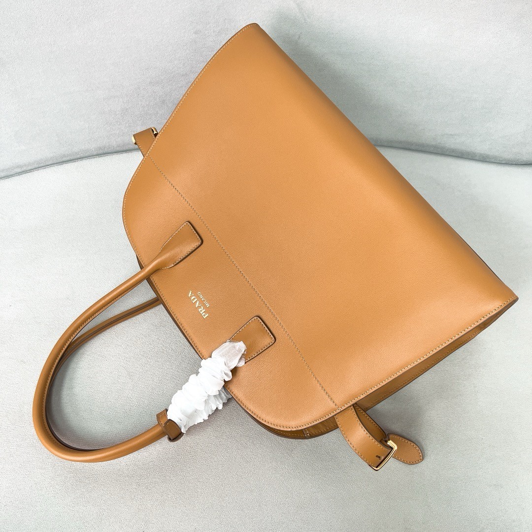 Pra*a large tote bag in brown leather with buckles