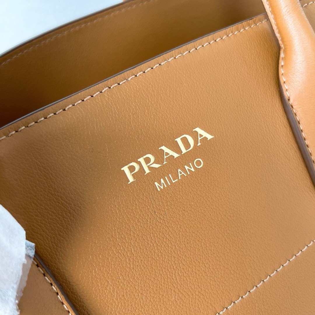 Pra*a large tote bag in brown leather with buckles