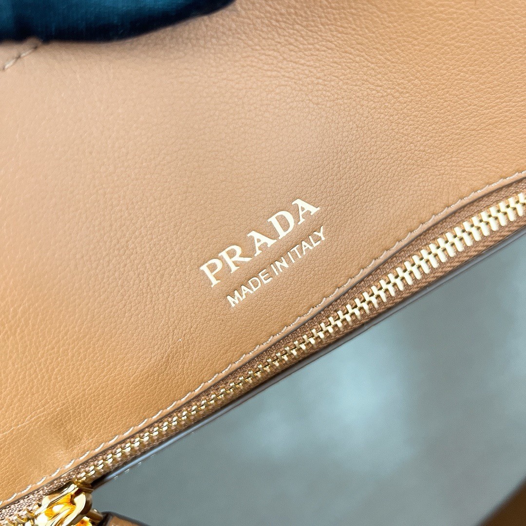 Pra*a large tote bag in brown leather with buckles