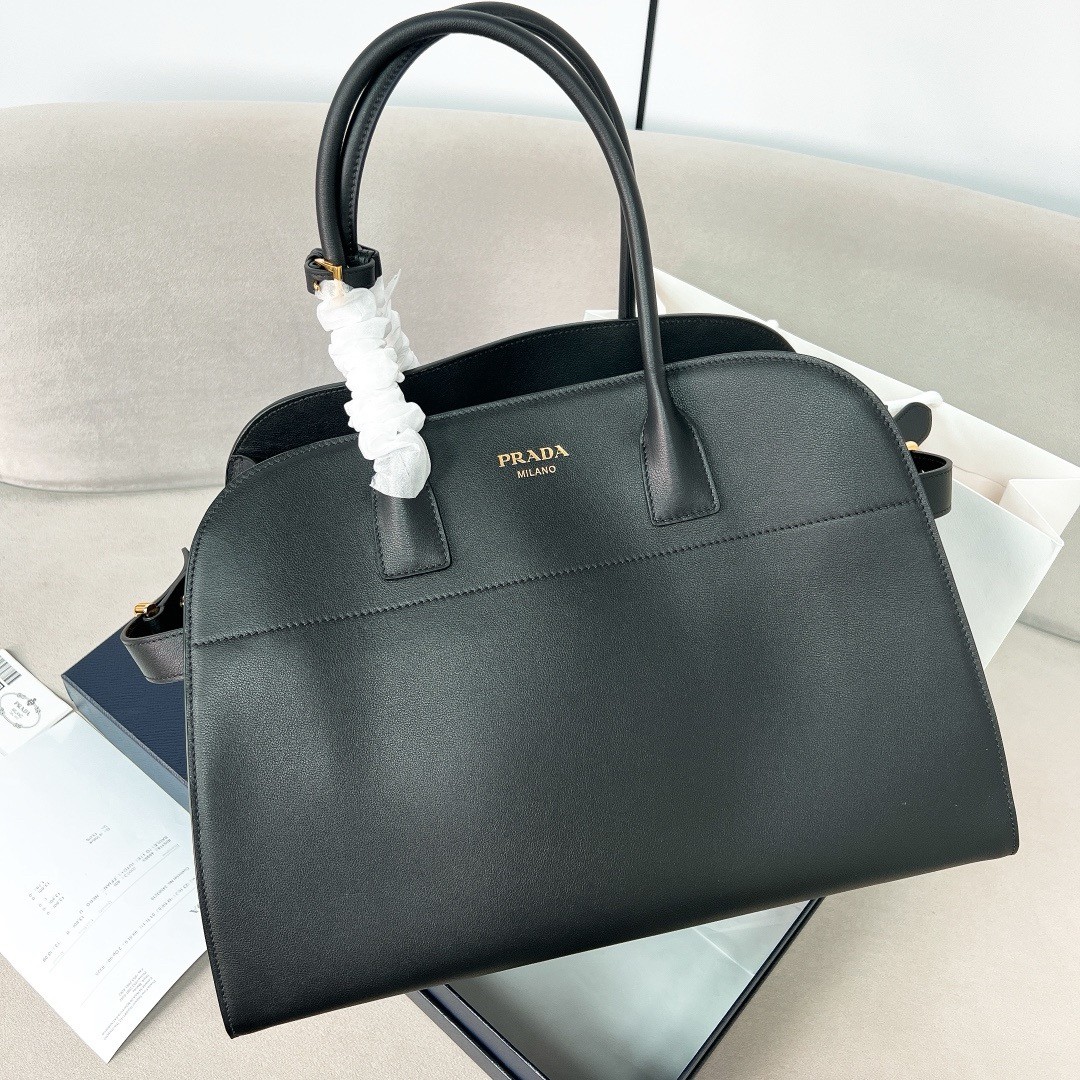 Pra*a large tote bag in black leather with buckles