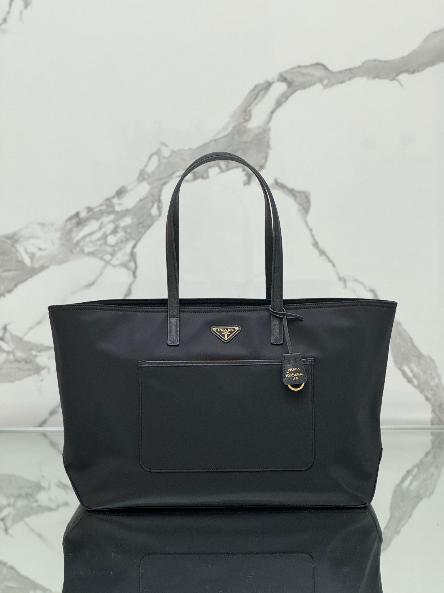 Pra*a re-edition 1978 large tote bag in black re-nylon