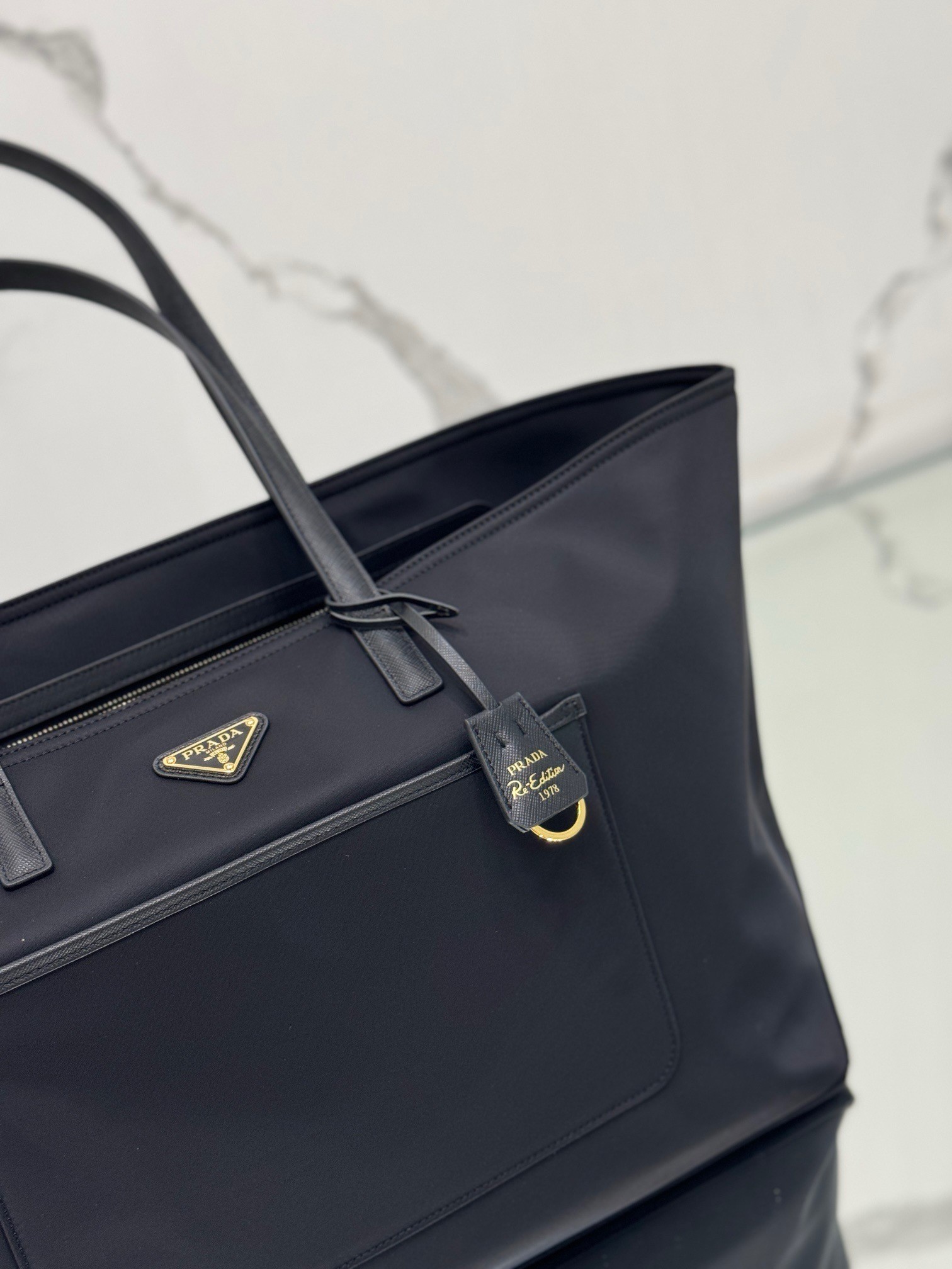 Pra*a re-edition 1978 large tote bag in black re-nylon