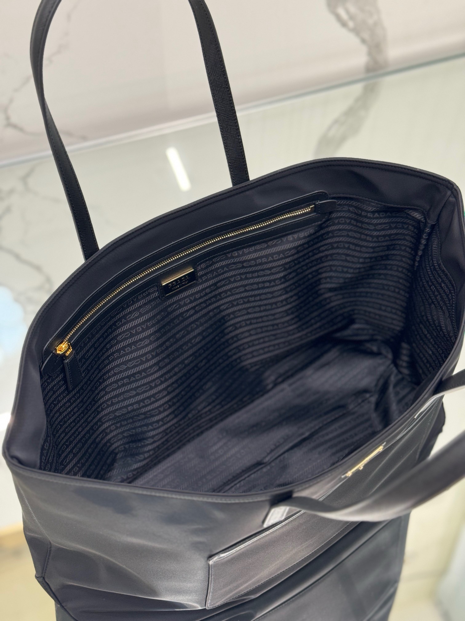 Pra*a re-edition 1978 large tote bag in black re-nylon