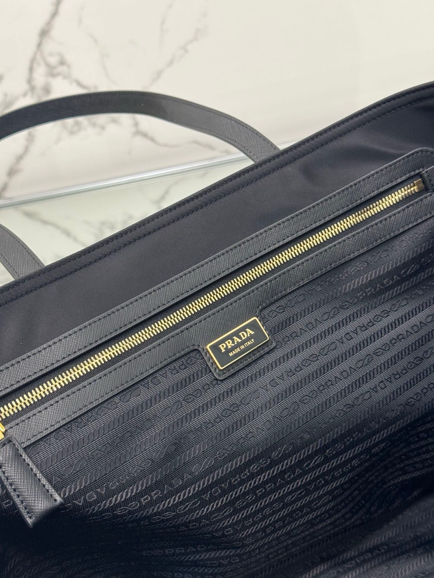 Pra*a re-edition 1978 large tote bag in black re-nylon