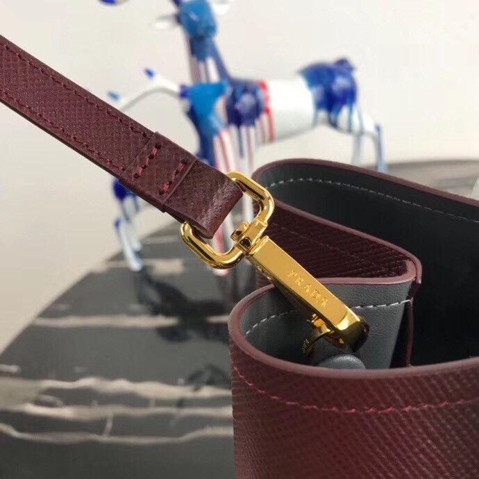 Pra*a bicolor double medium garnet saffiano bag