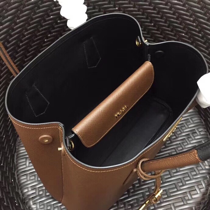 Pra*a bicolor double medium palisander saffiano bag