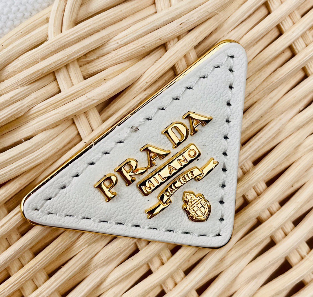 Pra*a tote bag in wicker and white canvas