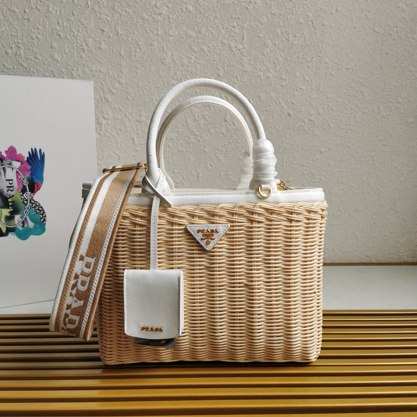 Pra*a medium blend tote bag in wicker and linen
