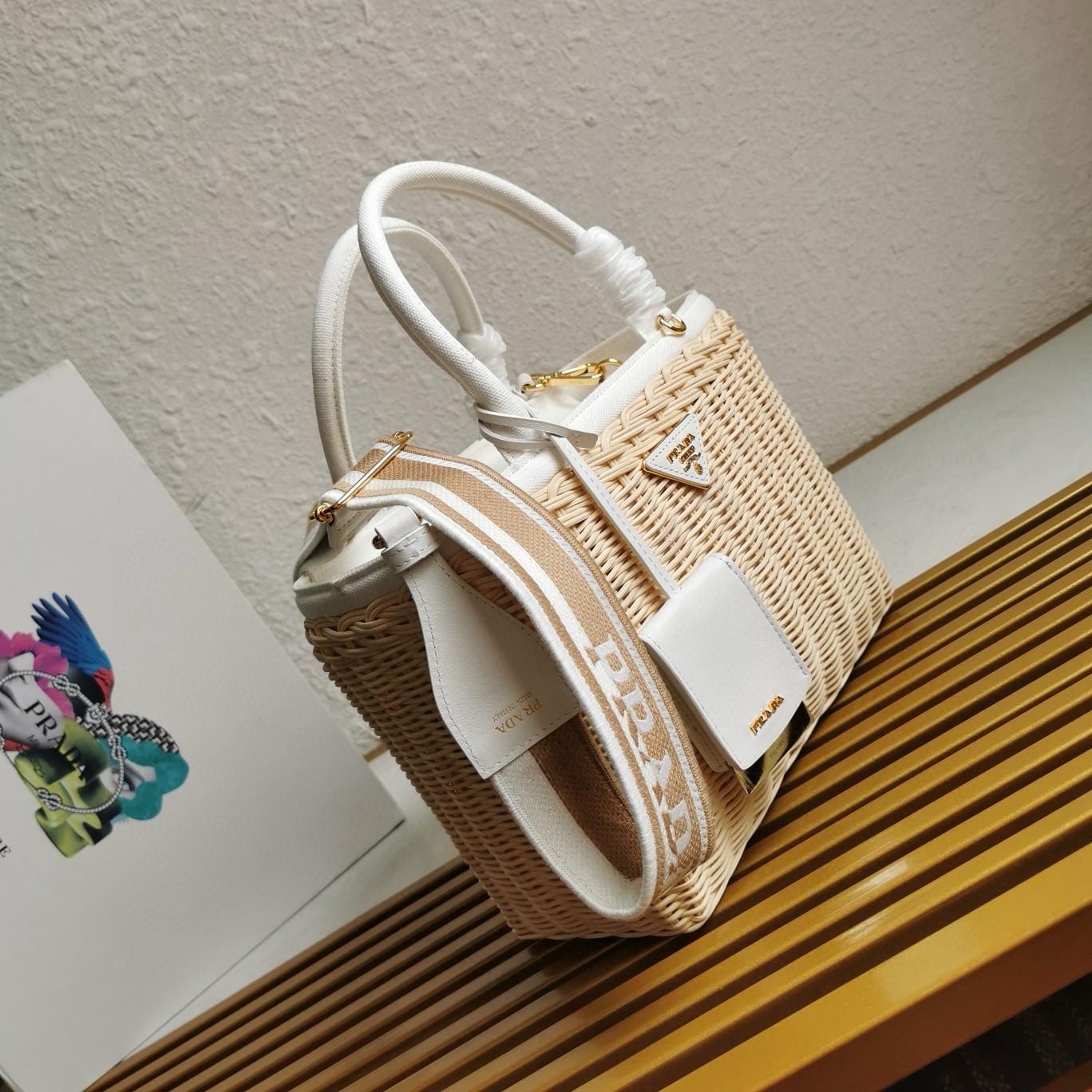 Pra*a medium blend tote bag in wicker and linen