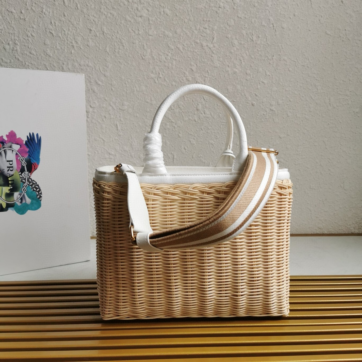 Pra*a medium blend tote bag in wicker and linen