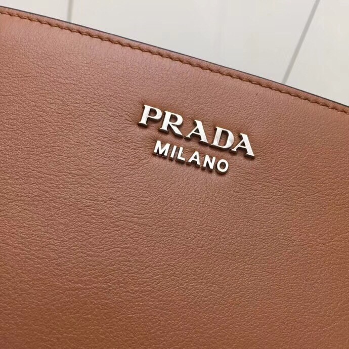 Pra*a brown sidonie leather shoulder bag