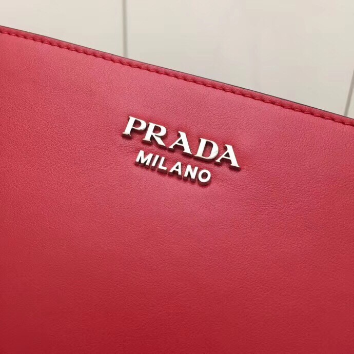 Pra*a red sidonie leather shoulder bag