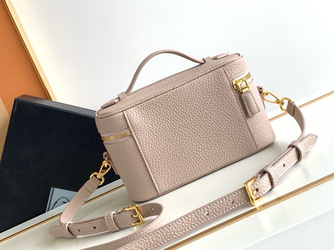 Pra*a mini vanity bag in light pink grained leather