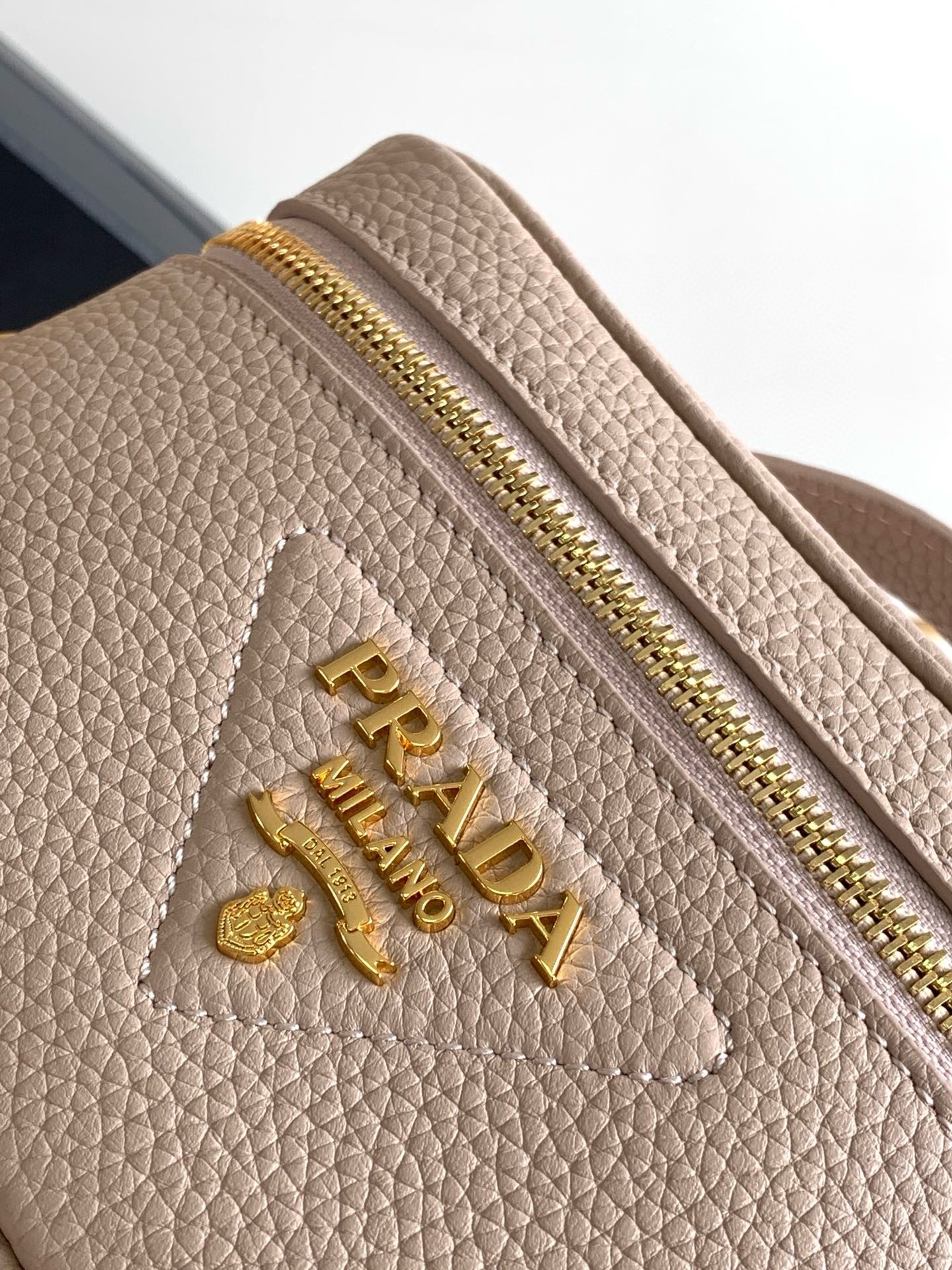 Pra*a mini vanity bag in light pink grained leather