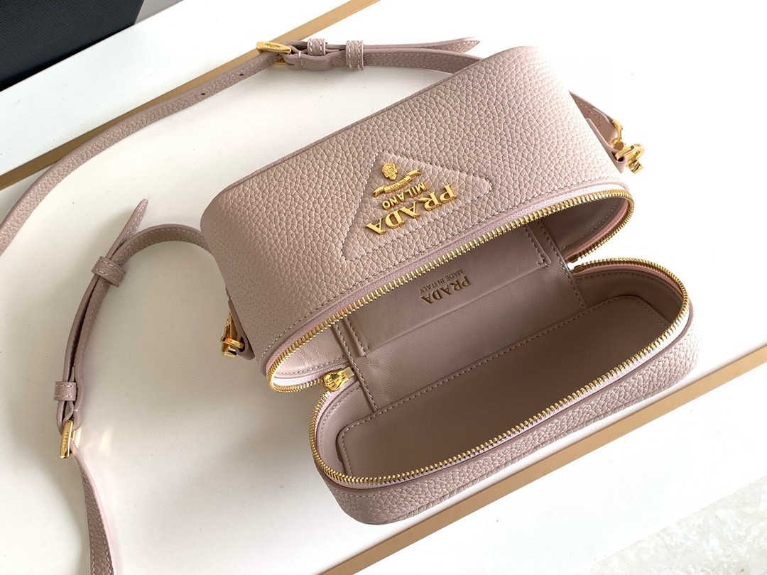 Pra*a mini vanity bag in light pink grained leather