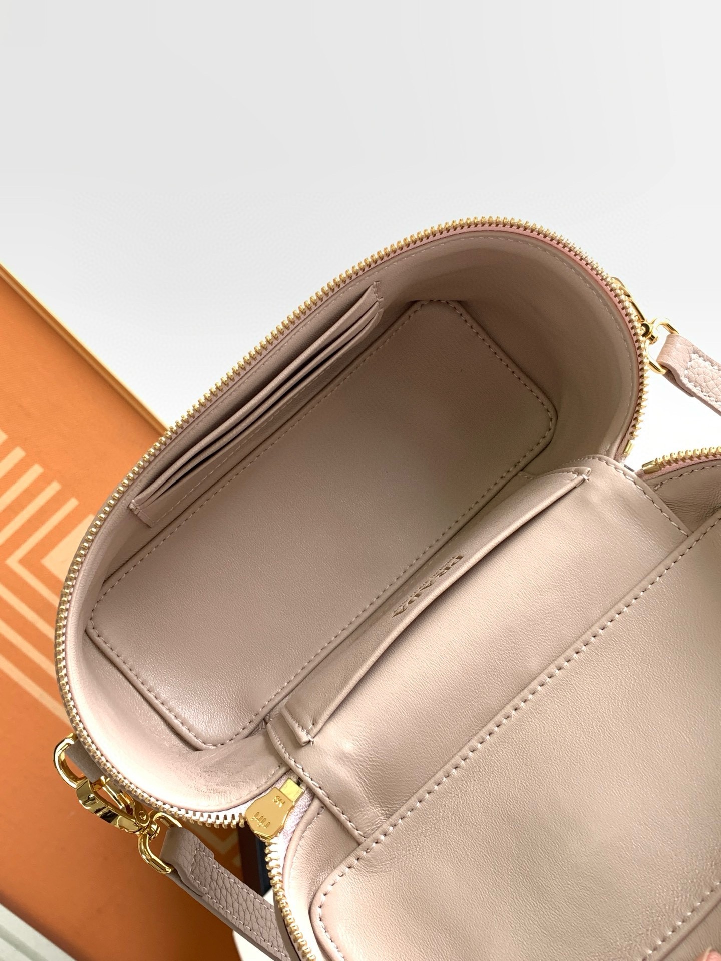 Pra*a mini vanity bag in light pink grained leather