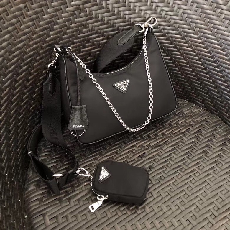 Pra*a re-edition 2005 shoulder bag in black nylon