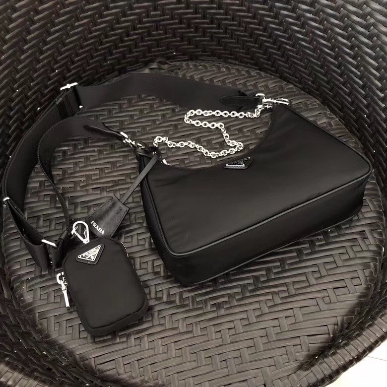 Pra*a re-edition 2005 shoulder bag in black nylon