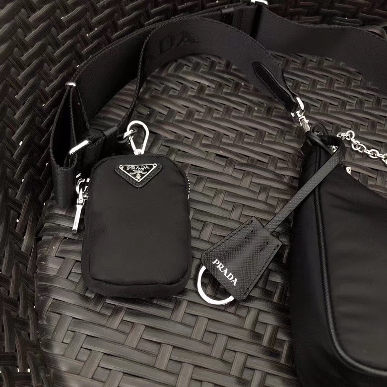 Pra*a re-edition 2005 shoulder bag in black nylon