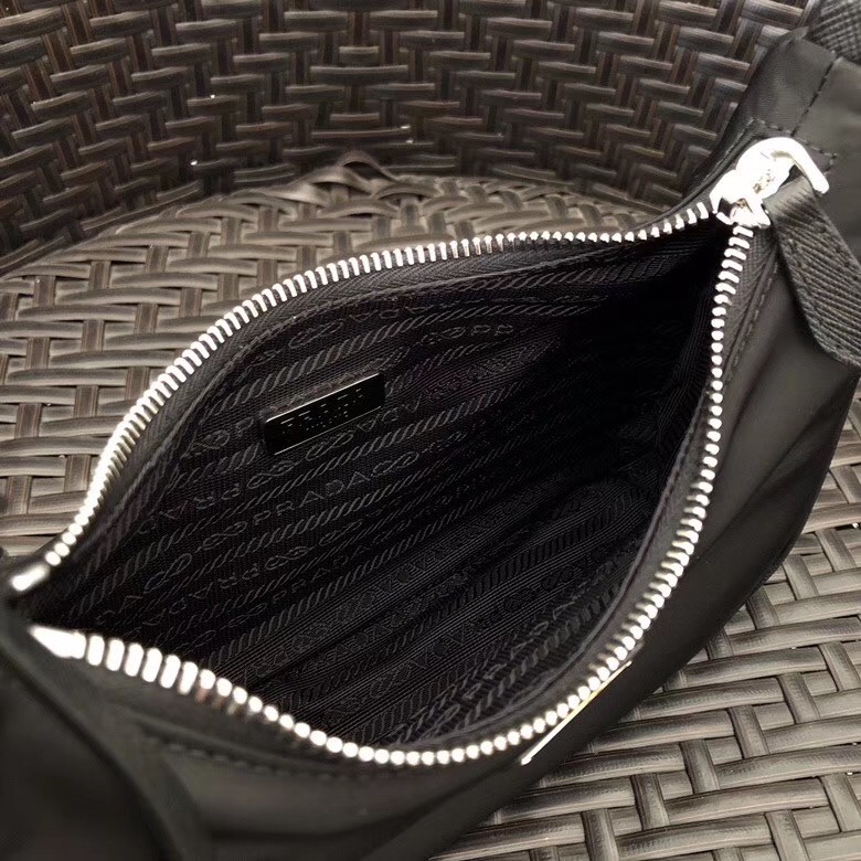 Pra*a re-edition 2005 shoulder bag in black nylon
