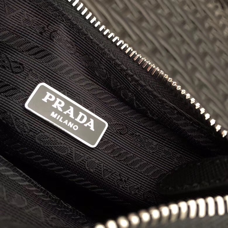 Pra*a re-edition 2005 shoulder bag in black nylon