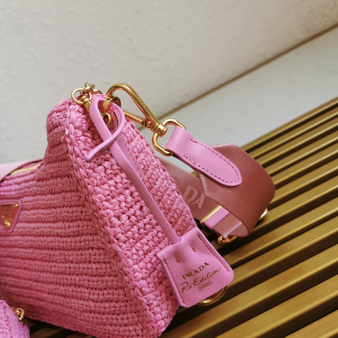 Pra*a re-edition 2005 shoulder bag in pink raffia