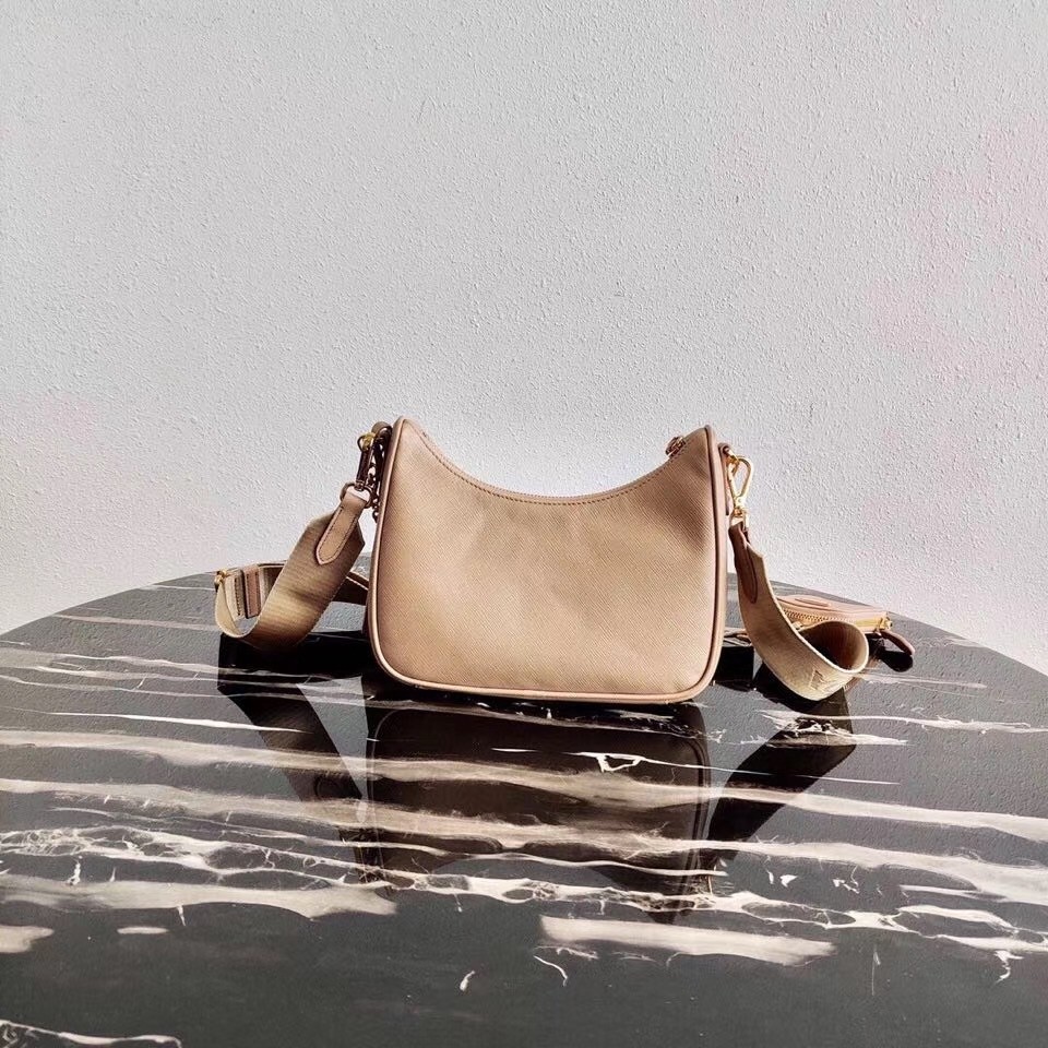 Pra*a re-edition 2005 shoulder bag in beige saffiano leather