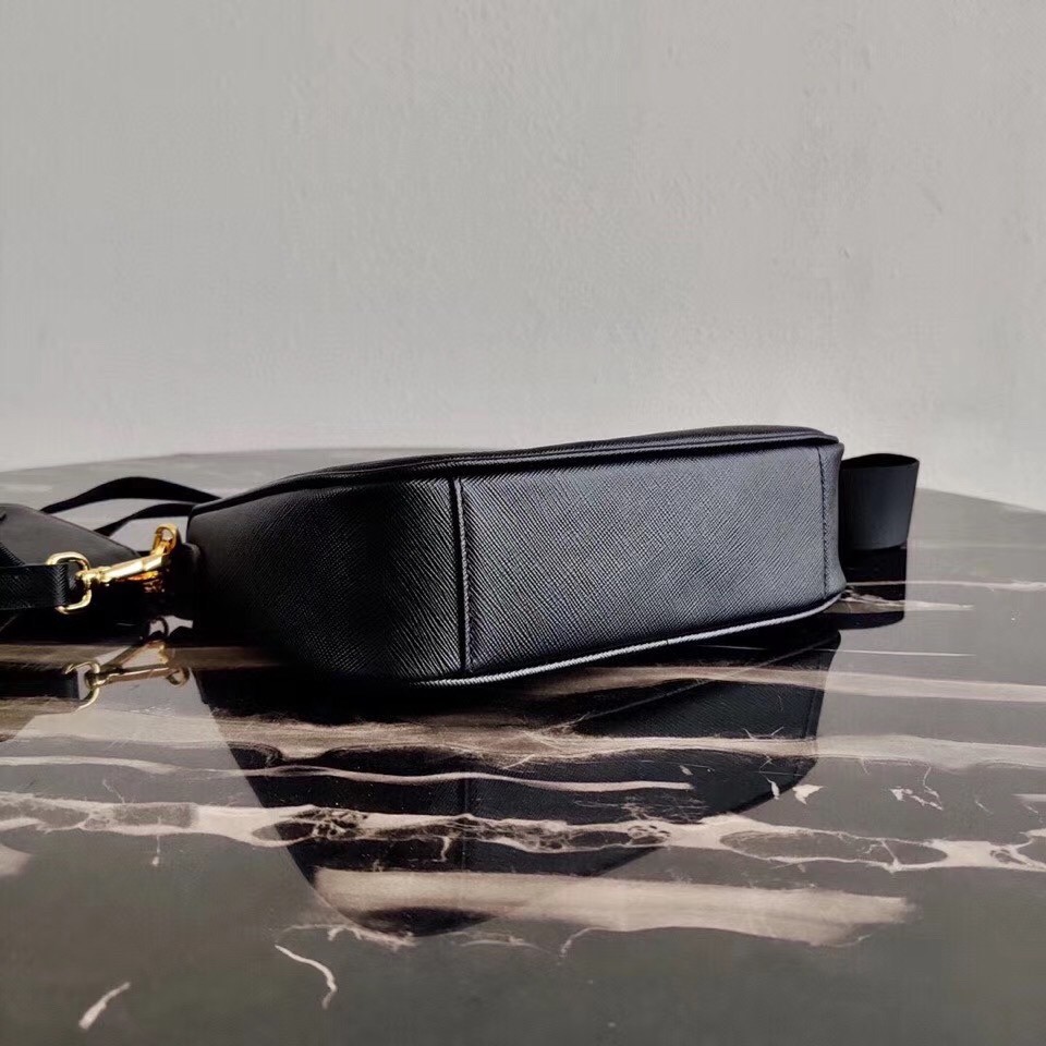 Pra*a re-edition 2005 shoulder bag in black saffiano leather
