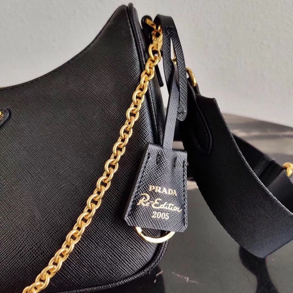 Pra*a re-edition 2005 shoulder bag in black saffiano leather