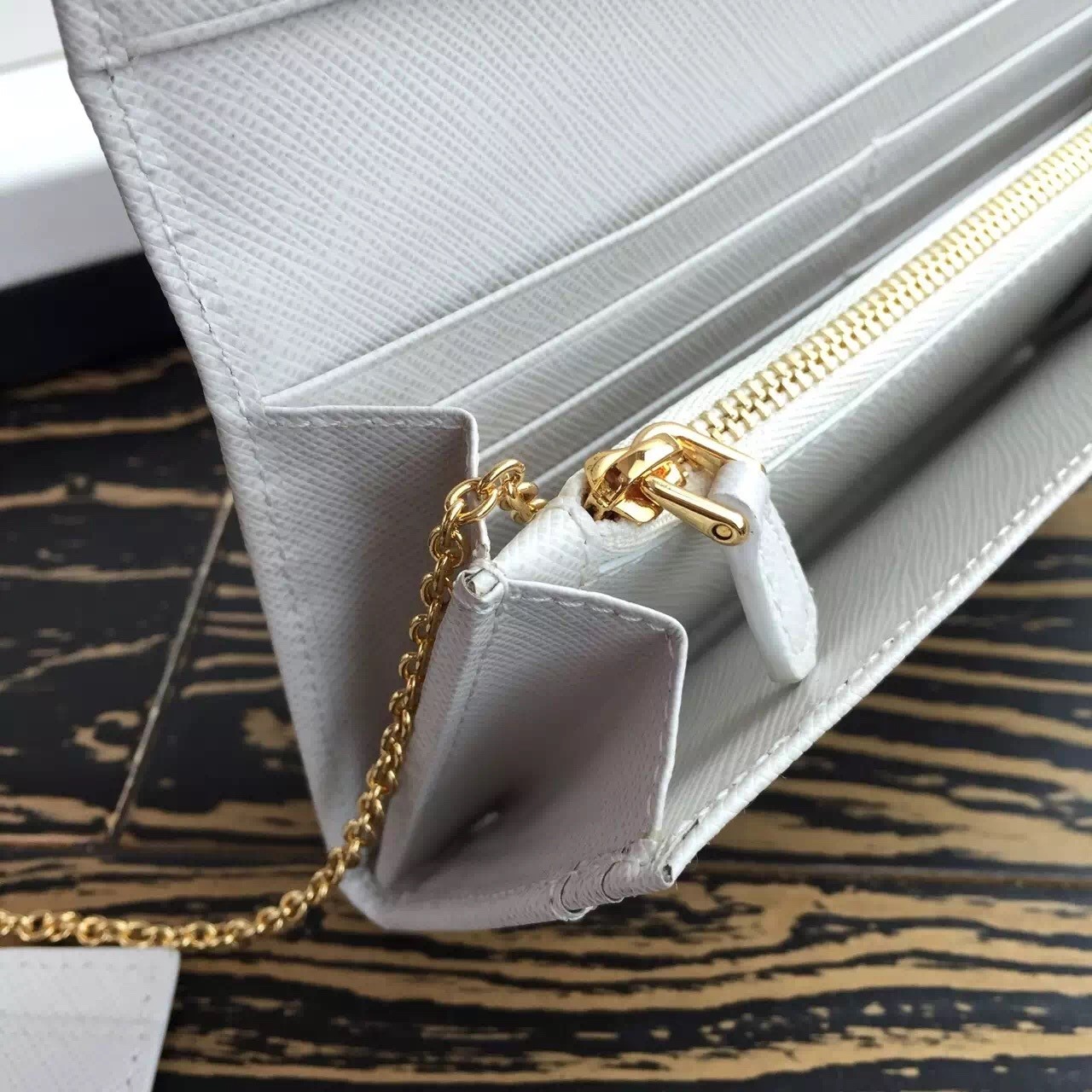 Pra*a continental wallet in white saffiano leather