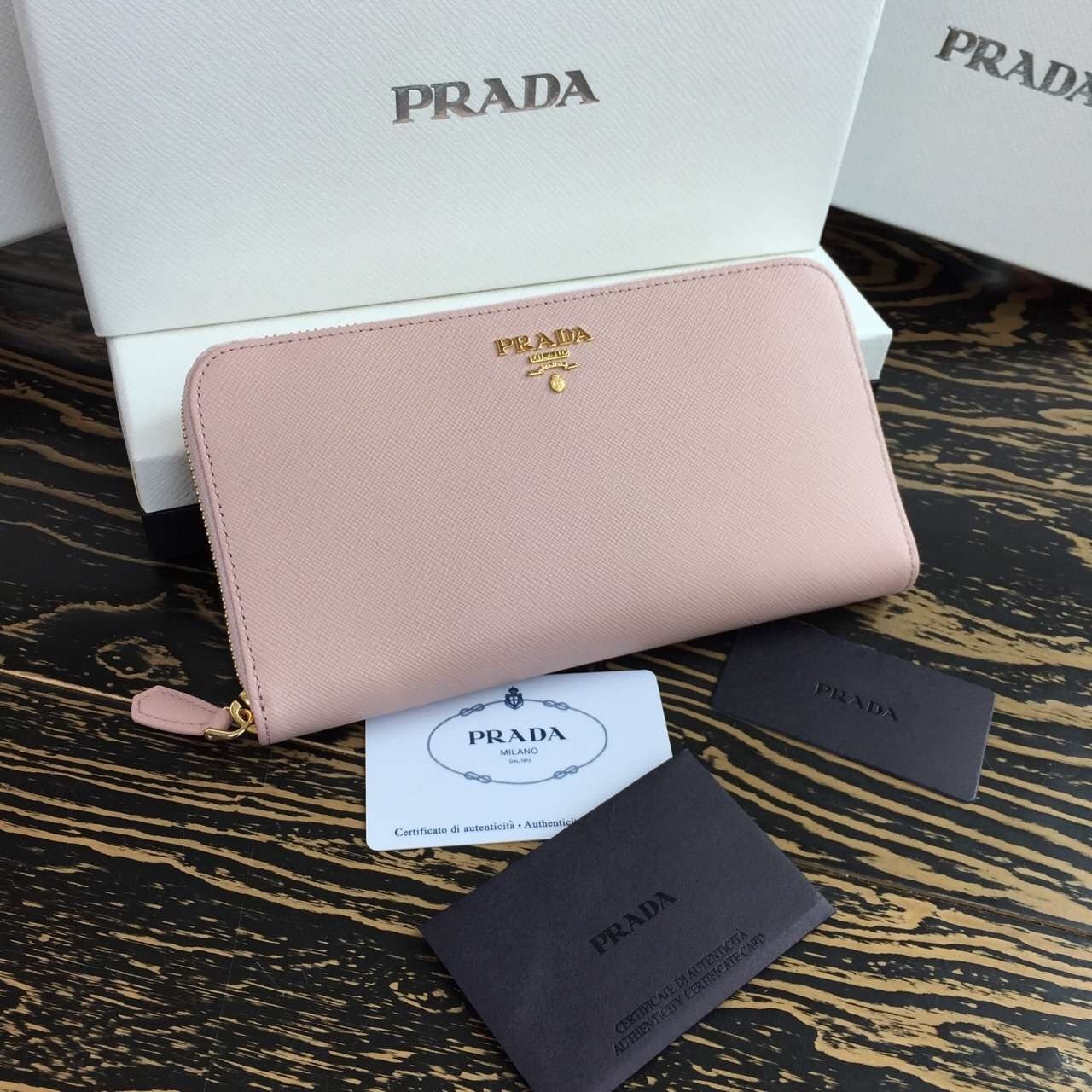 Pra*a zipped wallet in light pink saffiano leather
