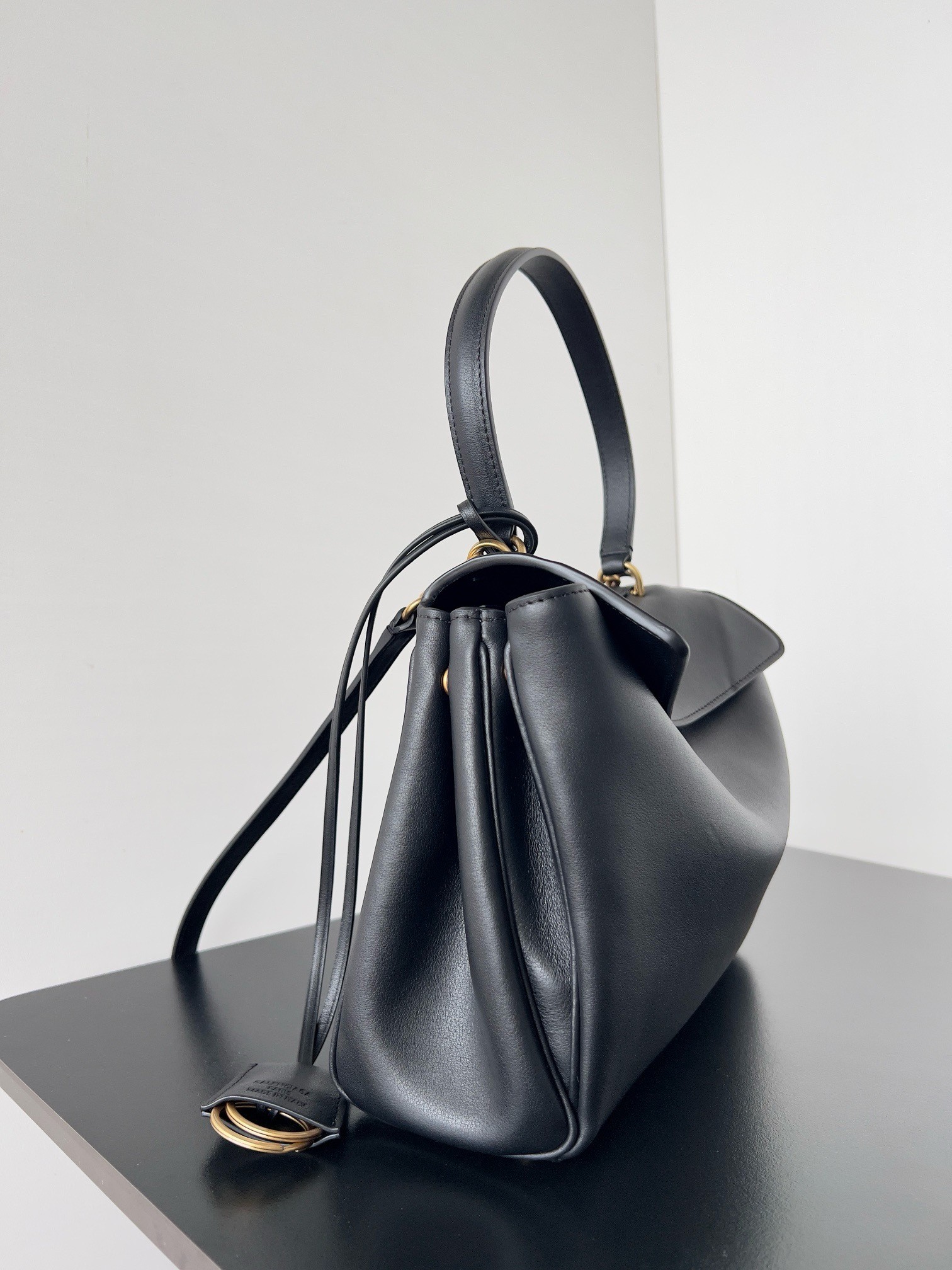 Ba*len*cia*ga rodeo medium bag in black calfskin