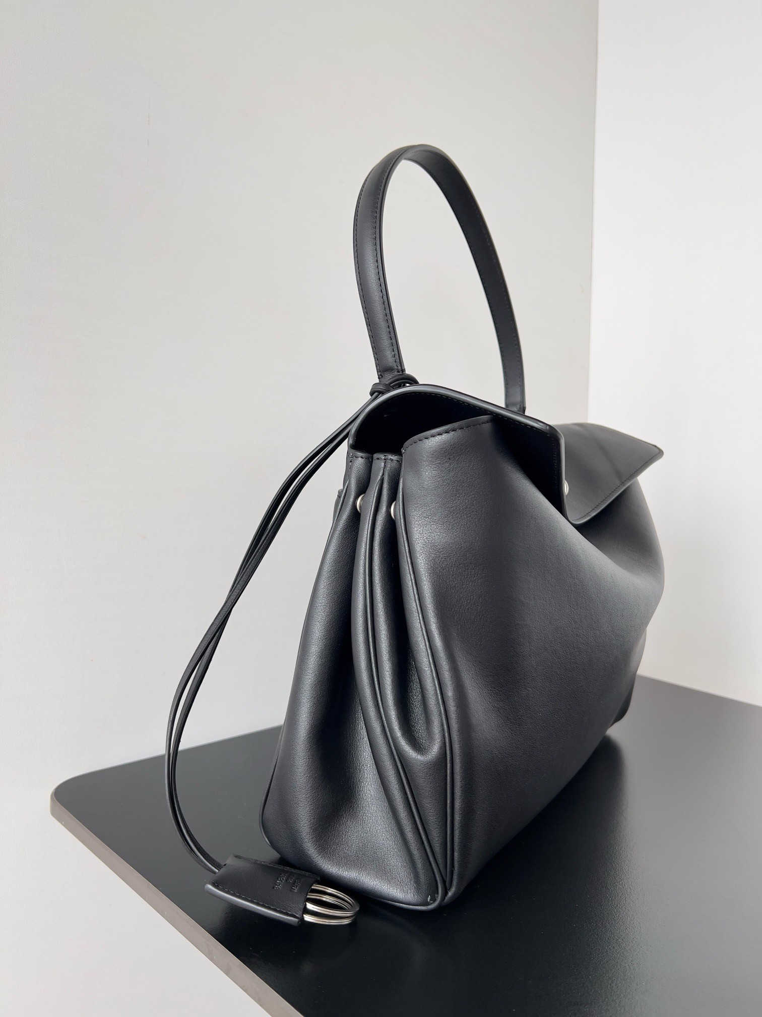 Ba*len*cia*ga rodeo medium bag in noir calfskin
