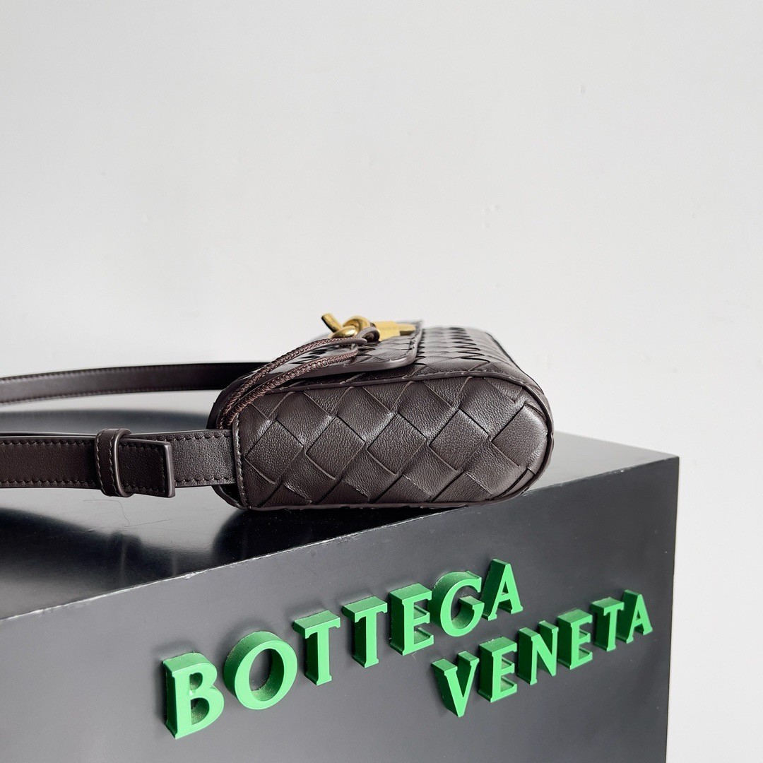 bo*te*ga Ve*ne*ta mini andiamo cross-body bag in fondant intrecciato lambskin