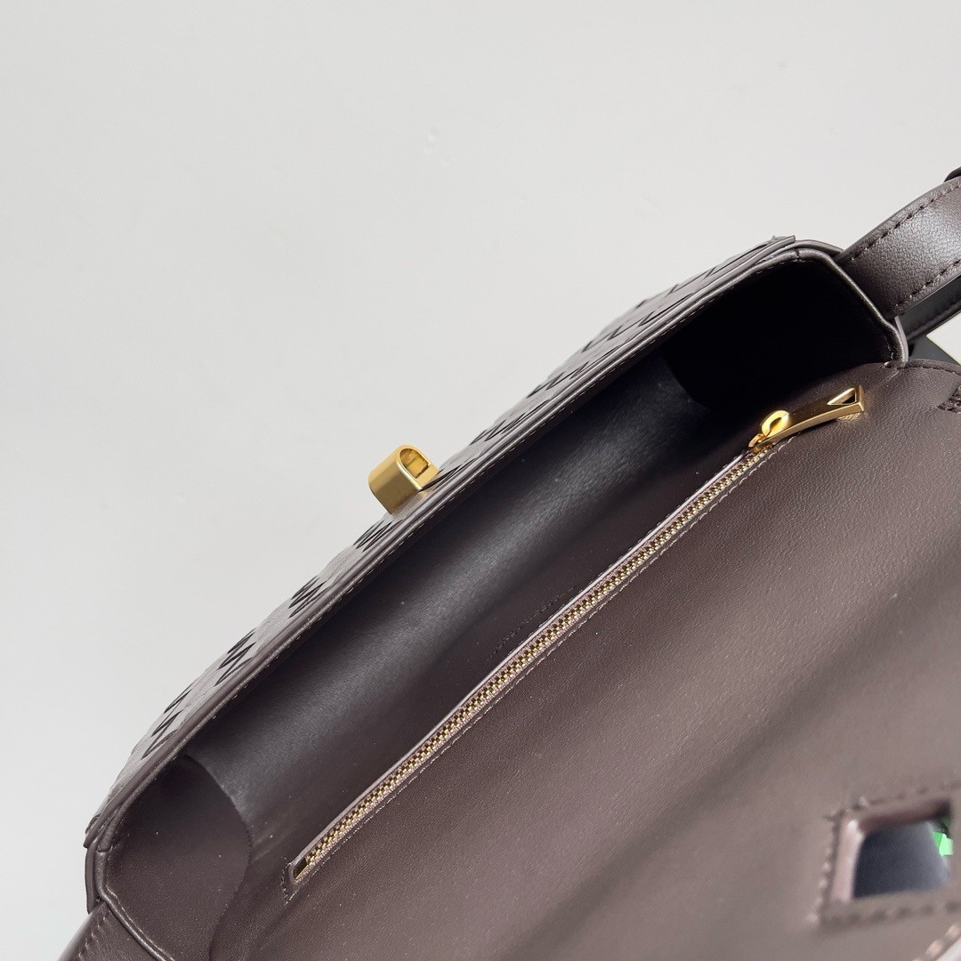 bo*te*ga Ve*ne*ta mini andiamo cross-body bag in fondant intrecciato lambskin