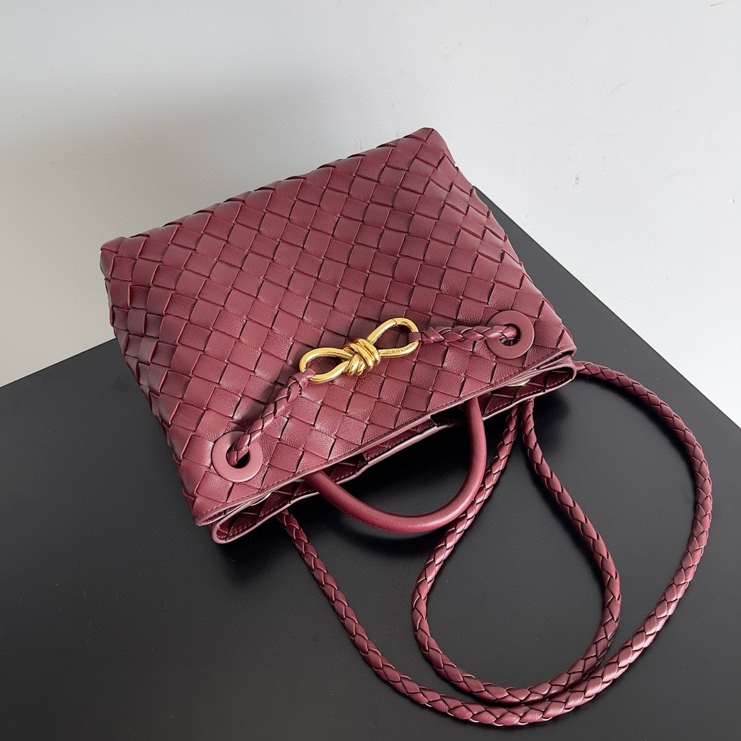 bo*te*ga Ve*ne*ta andiamo small bag in barolo intrecciato lambskin