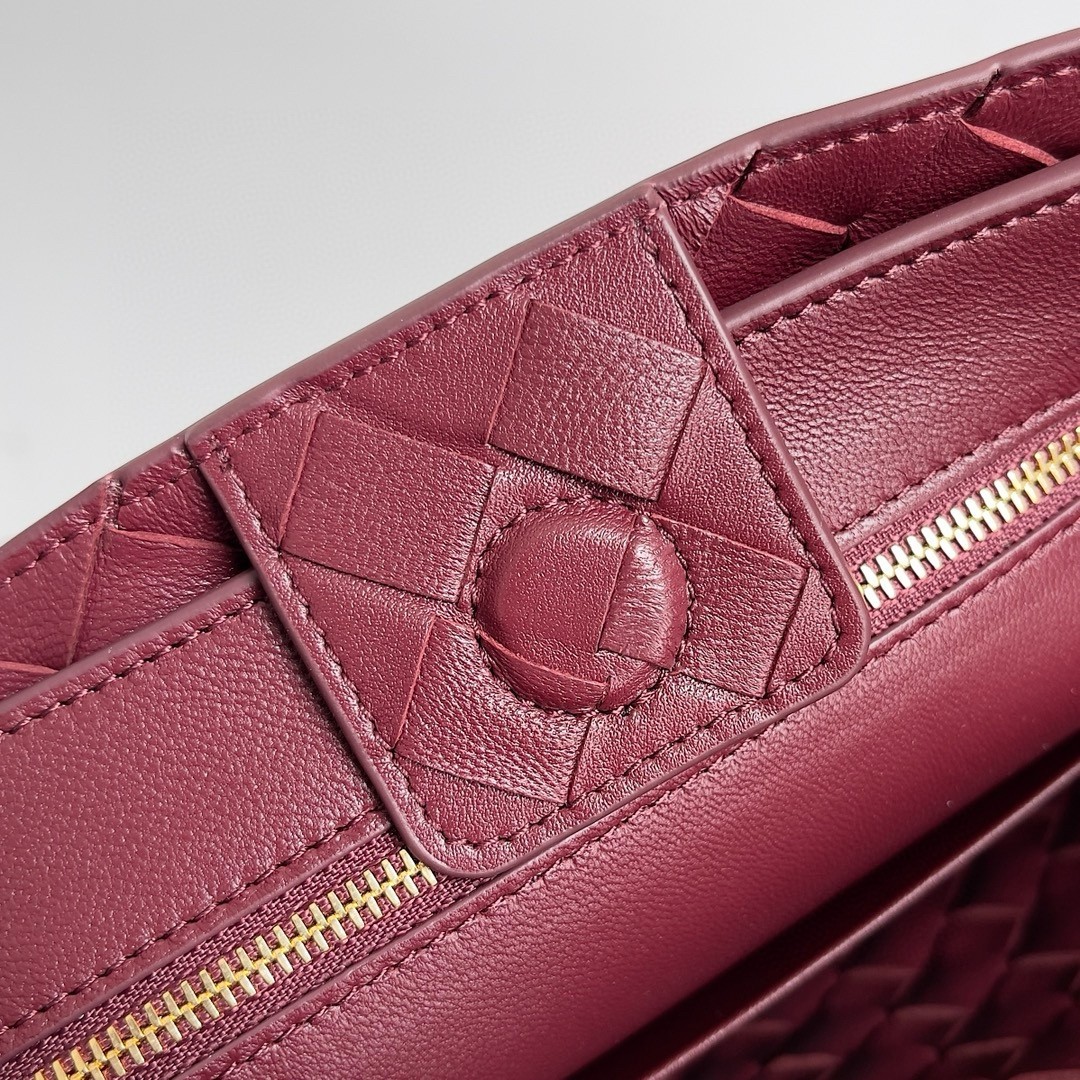 bo*te*ga Ve*ne*ta andiamo small bag in barolo intrecciato lambskin