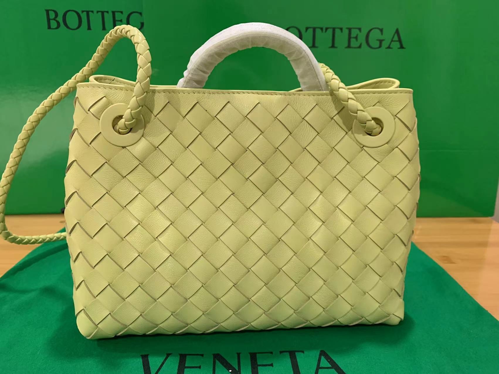 bo*te*ga Ve*ne*ta small andiamo bag in ice cream intrecciato lambskin