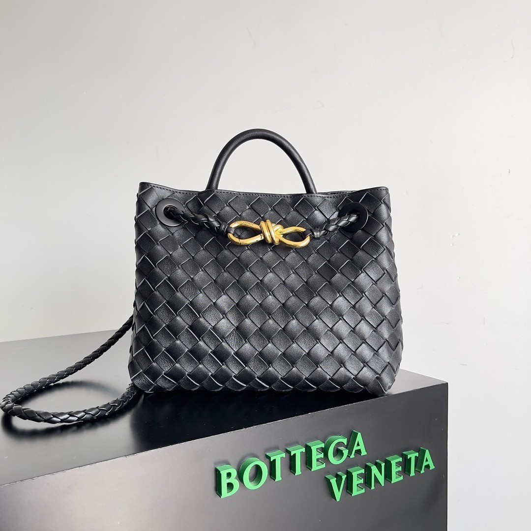 bo*te*ga Ve*ne*ta small andiamo bag in black intrecciato lambskin