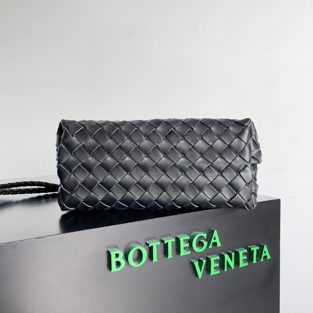 bo*te*ga Ve*ne*ta small andiamo bag in black intrecciato lambskin