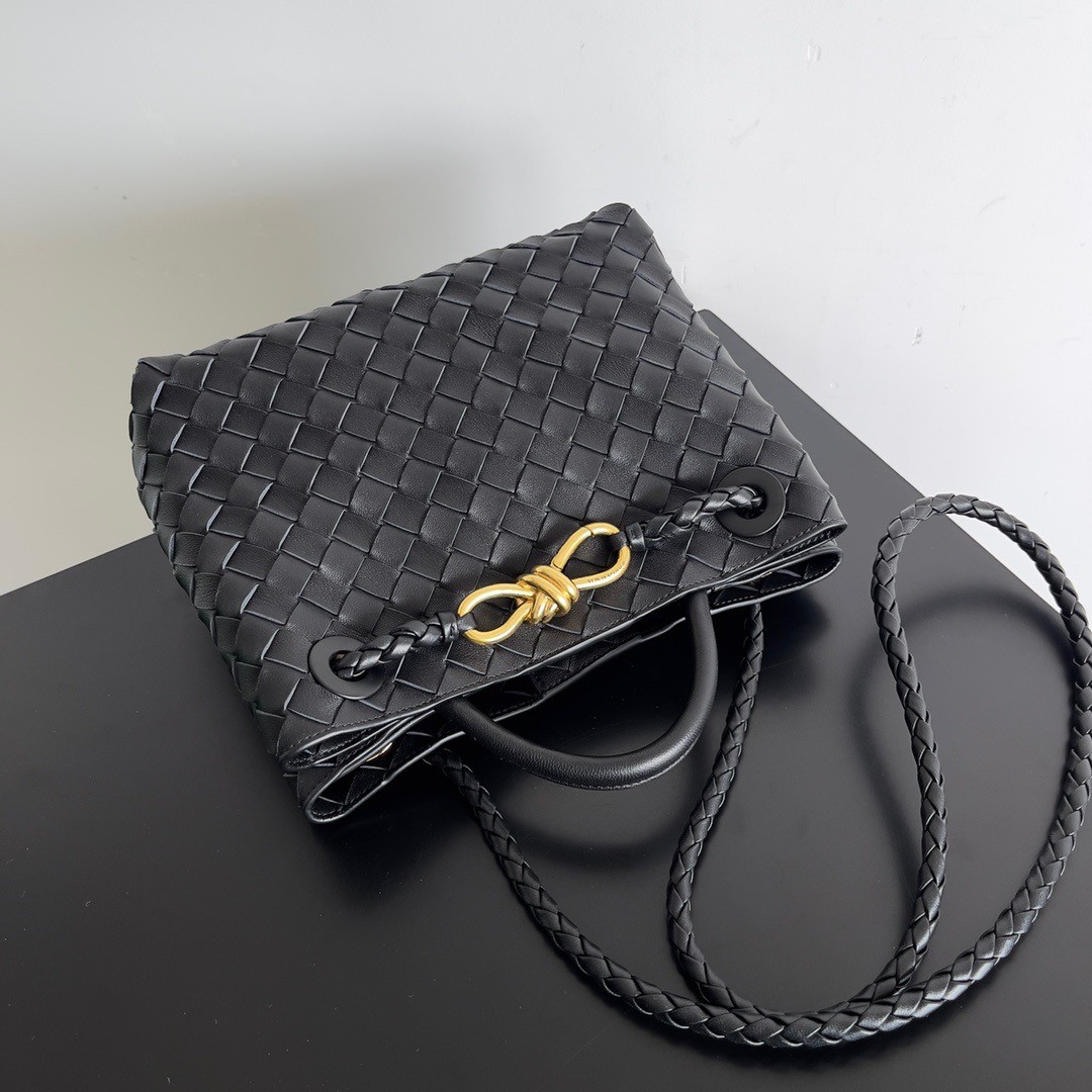 bo*te*ga Ve*ne*ta small andiamo bag in black intrecciato lambskin