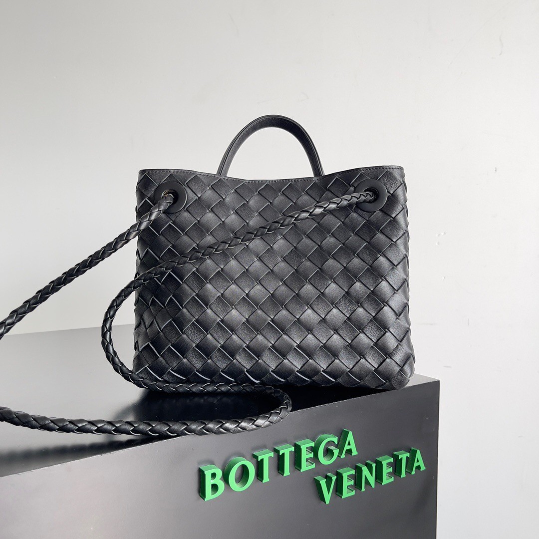 bo*te*ga Ve*ne*ta small andiamo bag in black intrecciato lambskin